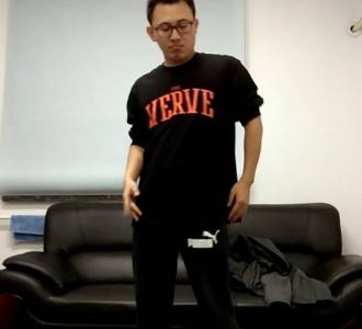 哈哈,快来看乌龟吃辣椒。笑死了