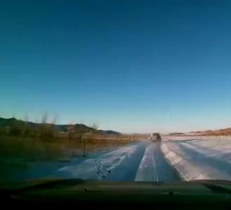 第一次来内蒙的韩国人看到烤羊腿都震惊啦!.