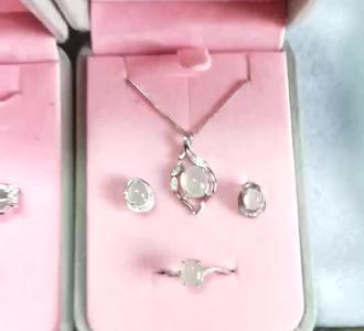 负重15公斤单腿深蹲