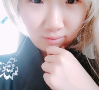 【刚刚直播画的小丑女,台词:i'm known to be qu