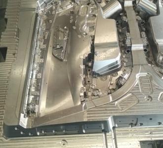 【#养蜂技术#打开王笼开始春繁。】视频直播