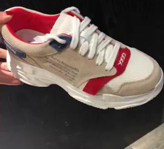 出门之前照照镜子.擦擦我的鞋.后面实在不.