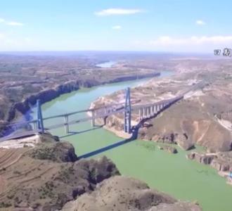 第一次来内蒙的韩国人看到烤羊腿都震惊啦!.