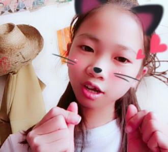 冕哥在试话筒,韩毅喝水入镜