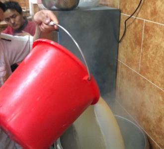 在海南抓鱼用矿泉水瓶用能抓到