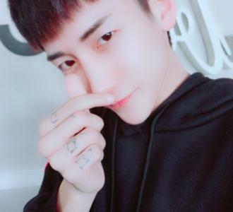 【M+忧伤 ( 守护小师妹 )分享的小视频】视频直