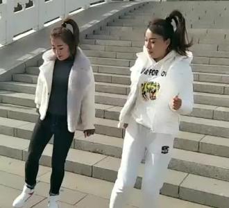 【三个帅哥跳娘炮舞】视频直播-YY