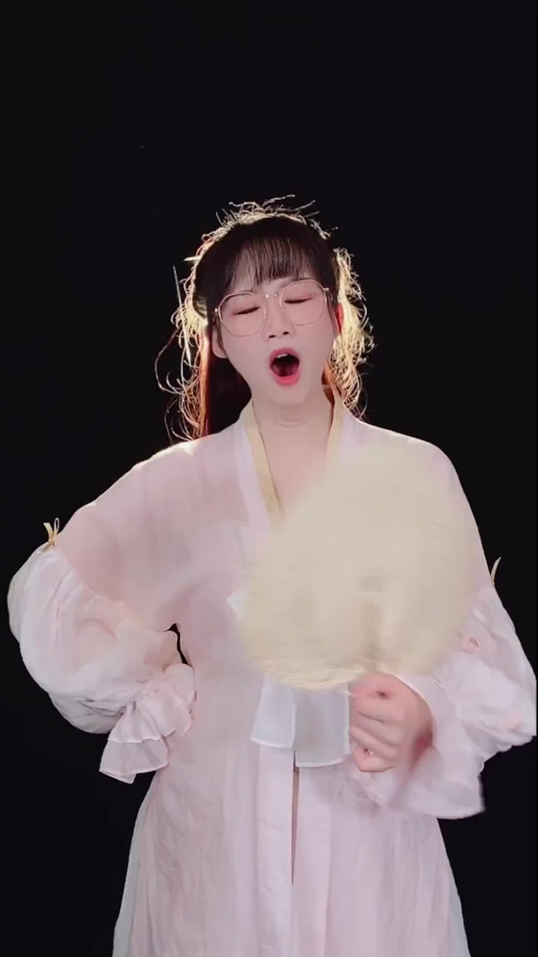 坦白了！摊牌了！我整容了，我刚隆了个下巴\uD83E\uDD2A