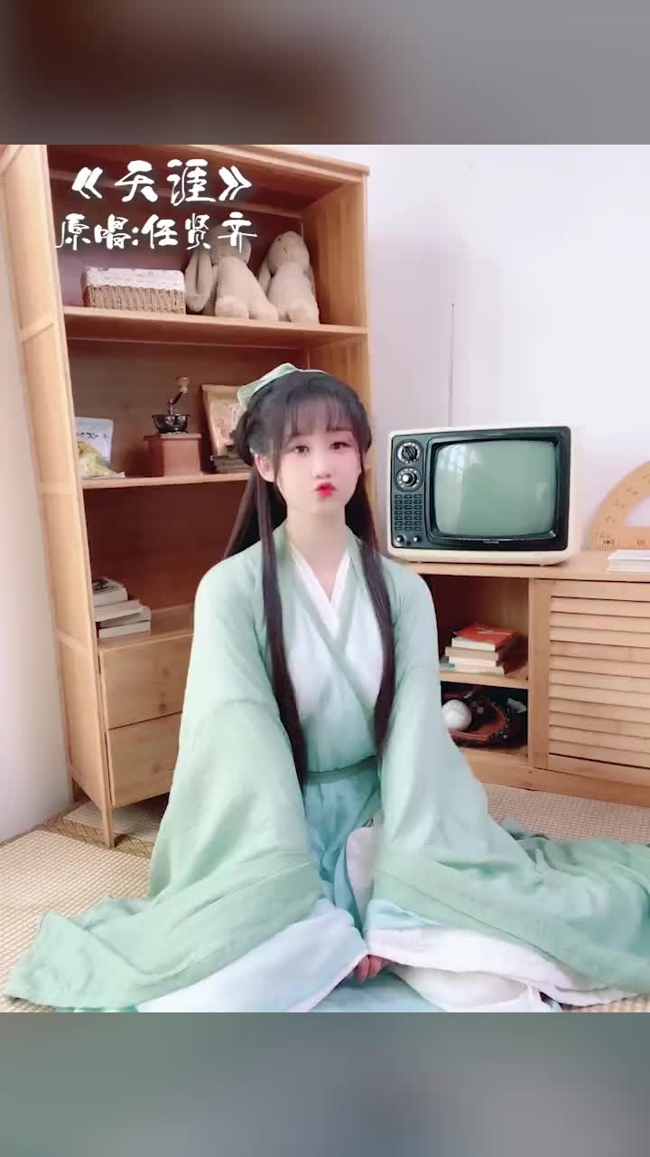 璇导！现在拍摄都带棍子了吗？嘤嘤嘤~人家好怕怕哦~