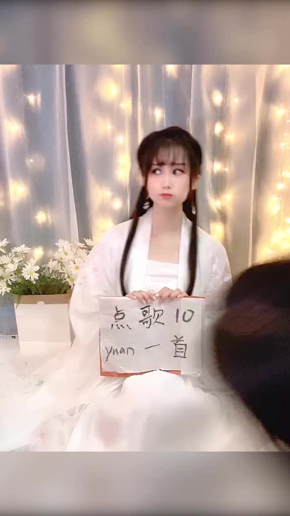 听到这纯真无邪的欢快歌声，不禁怀念起校园的美好时光