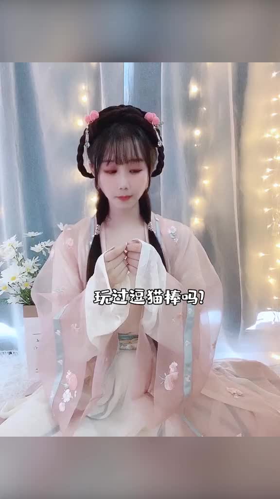 温柔里又带点磁性的歌喉，真的不错