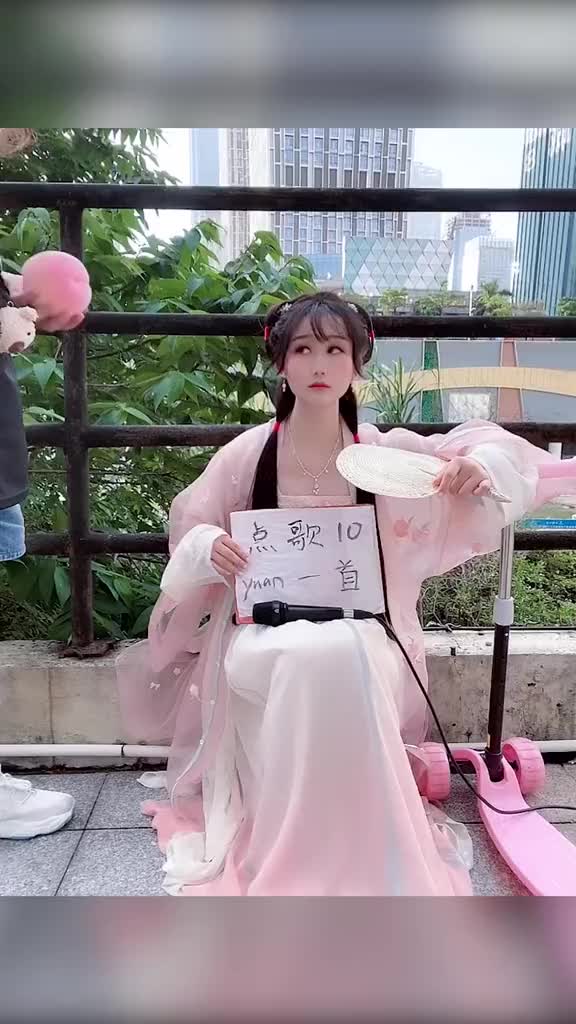 漫长夙念回荡在心间，万语千言不及她一曲